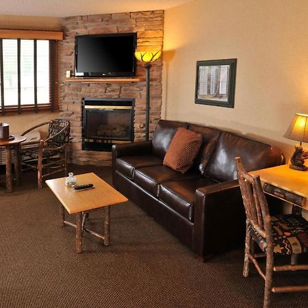 Boarders Inn & Suites By Cobblestone Hotels In Waukon Екстер'єр фото