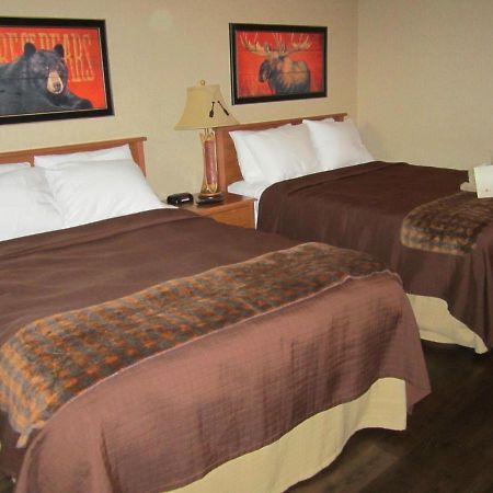 Boarders Inn & Suites By Cobblestone Hotels In Waukon Екстер'єр фото