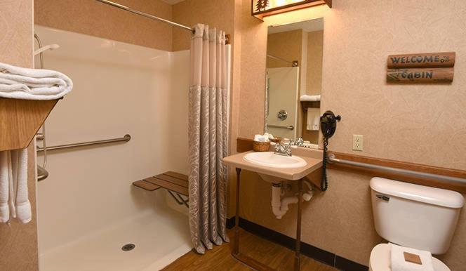 Boarders Inn & Suites By Cobblestone Hotels In Waukon Екстер'єр фото