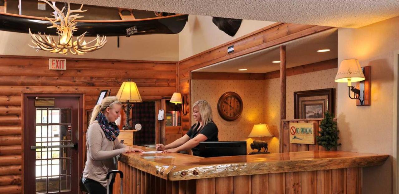 Boarders Inn & Suites By Cobblestone Hotels In Waukon Екстер'єр фото